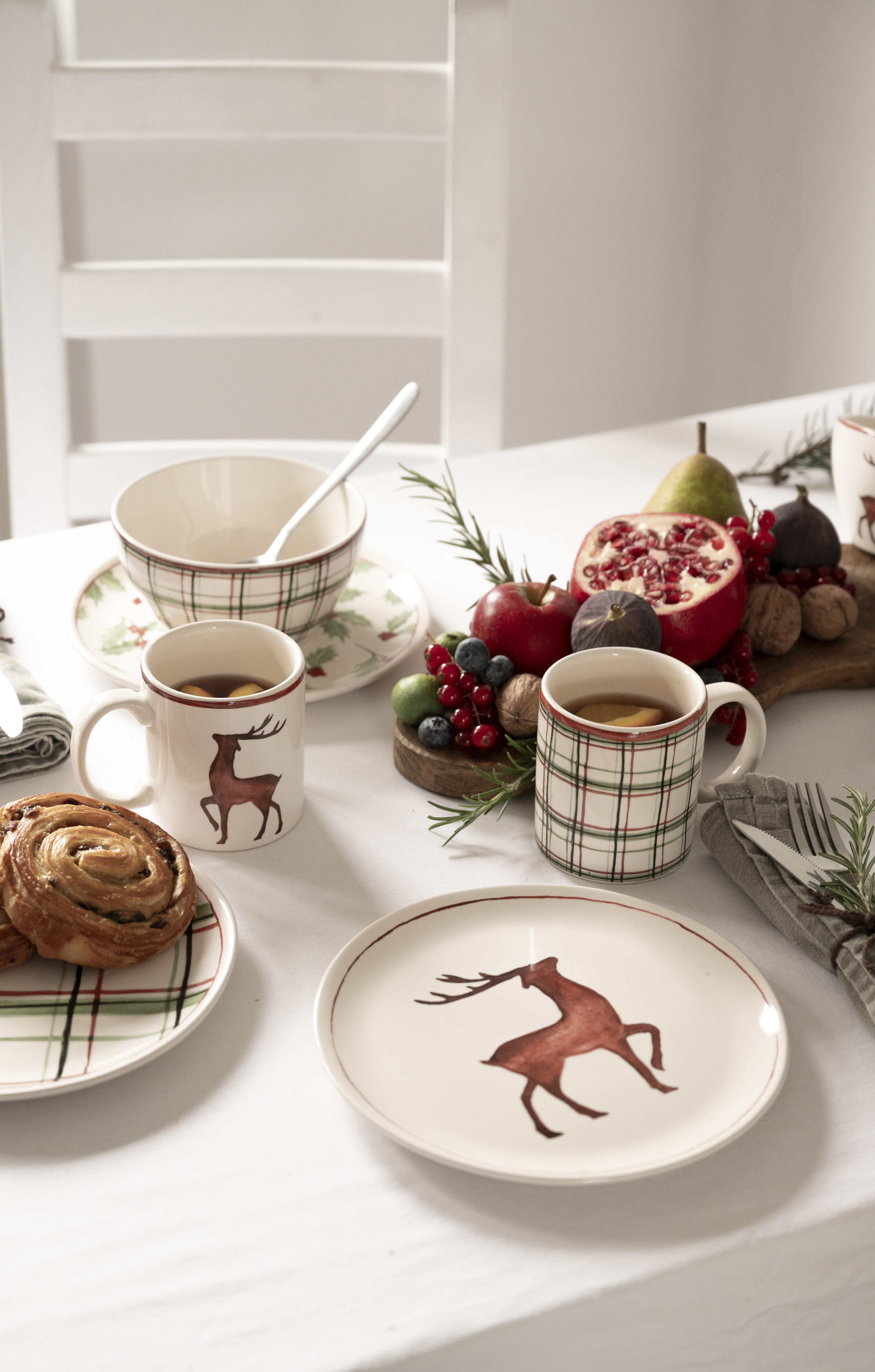 Table of Joy Christmas Steingut Teller Rentier 21 cm Creme