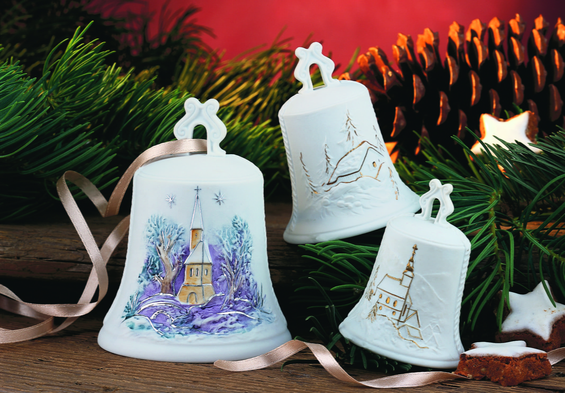 Seltmann Porzellan Weihnachtsglocke 8 cm mit Relief Ø 6 cm, Weiß/Gold