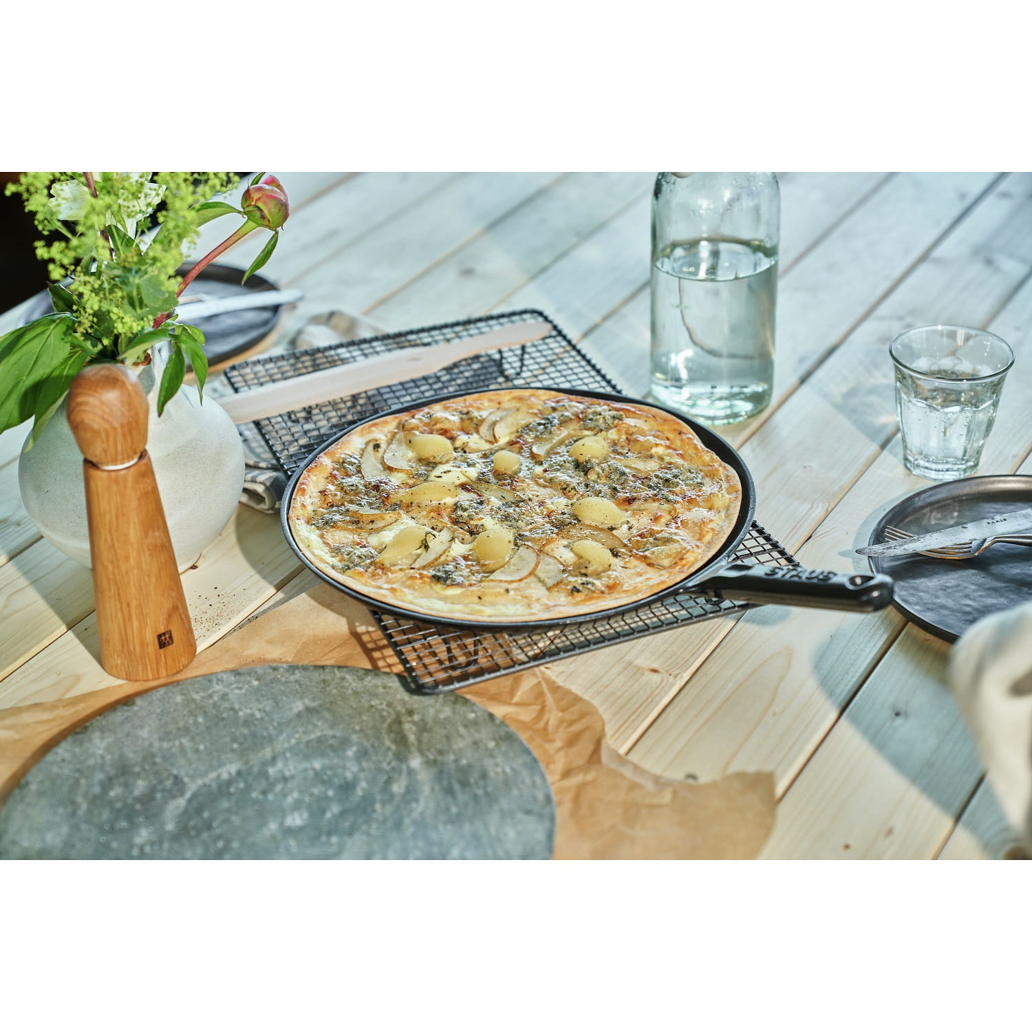 Staub Pans Crêpes-Pfanne 30 cm, Gusseisen, Schwarz