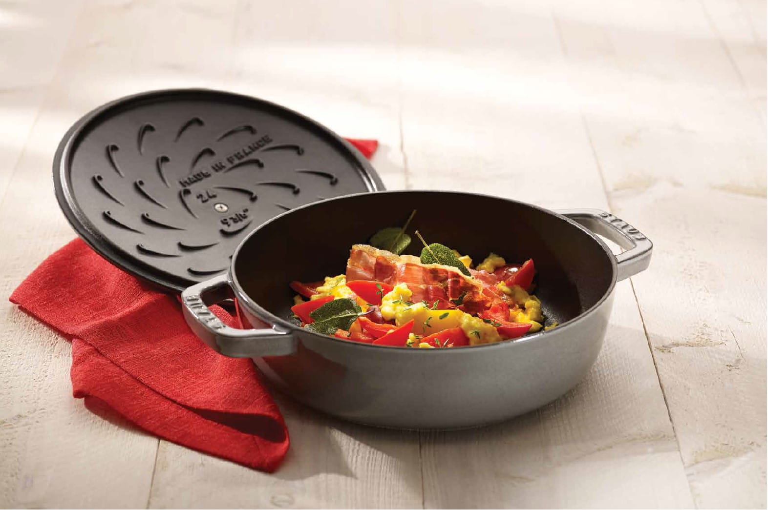 Staub Multifunktionsbräter mit Chistera Deckel 24 cm, grau