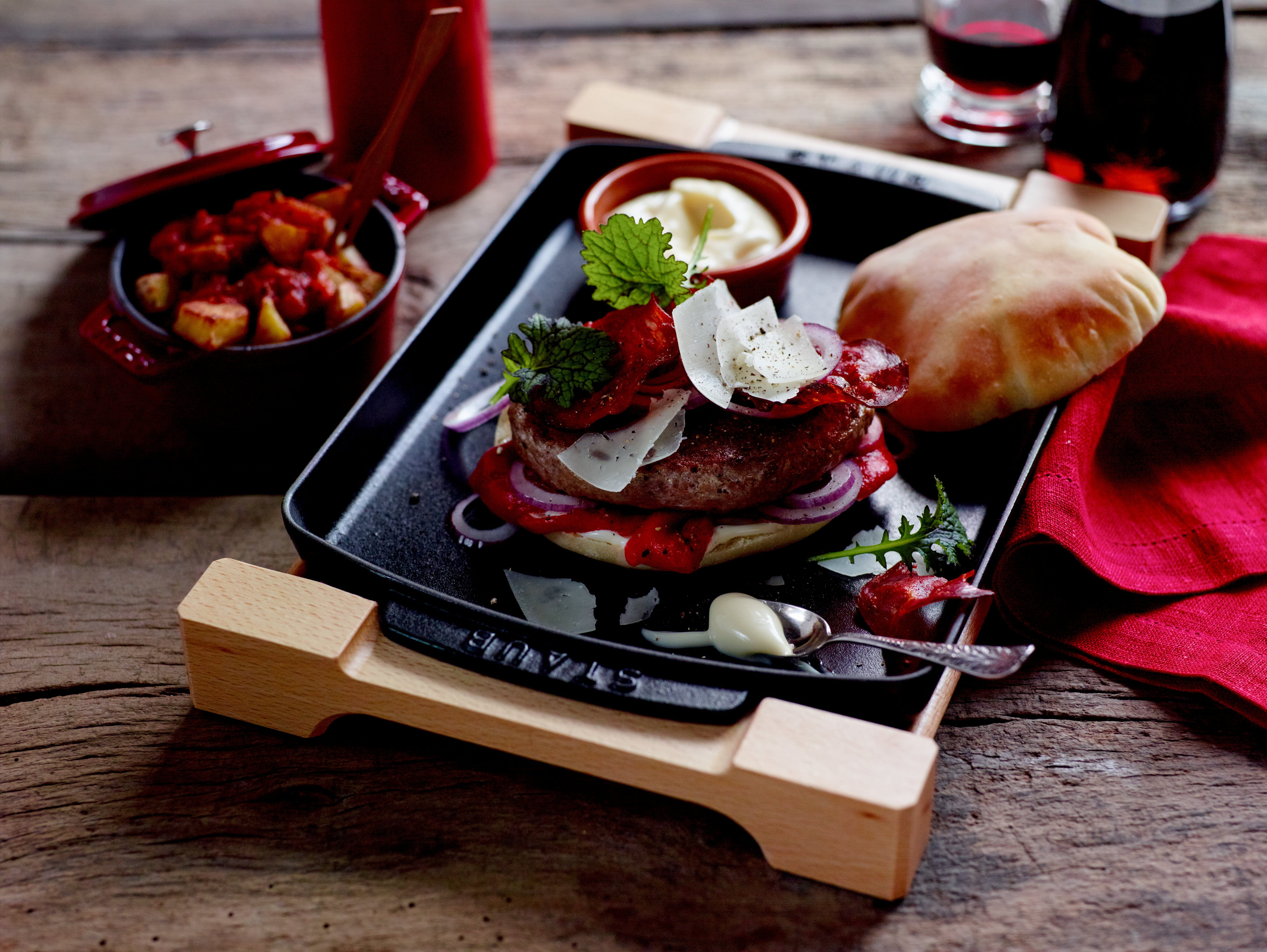 Staub Teller mit Holzunterlage, rechteckig Servierplatten