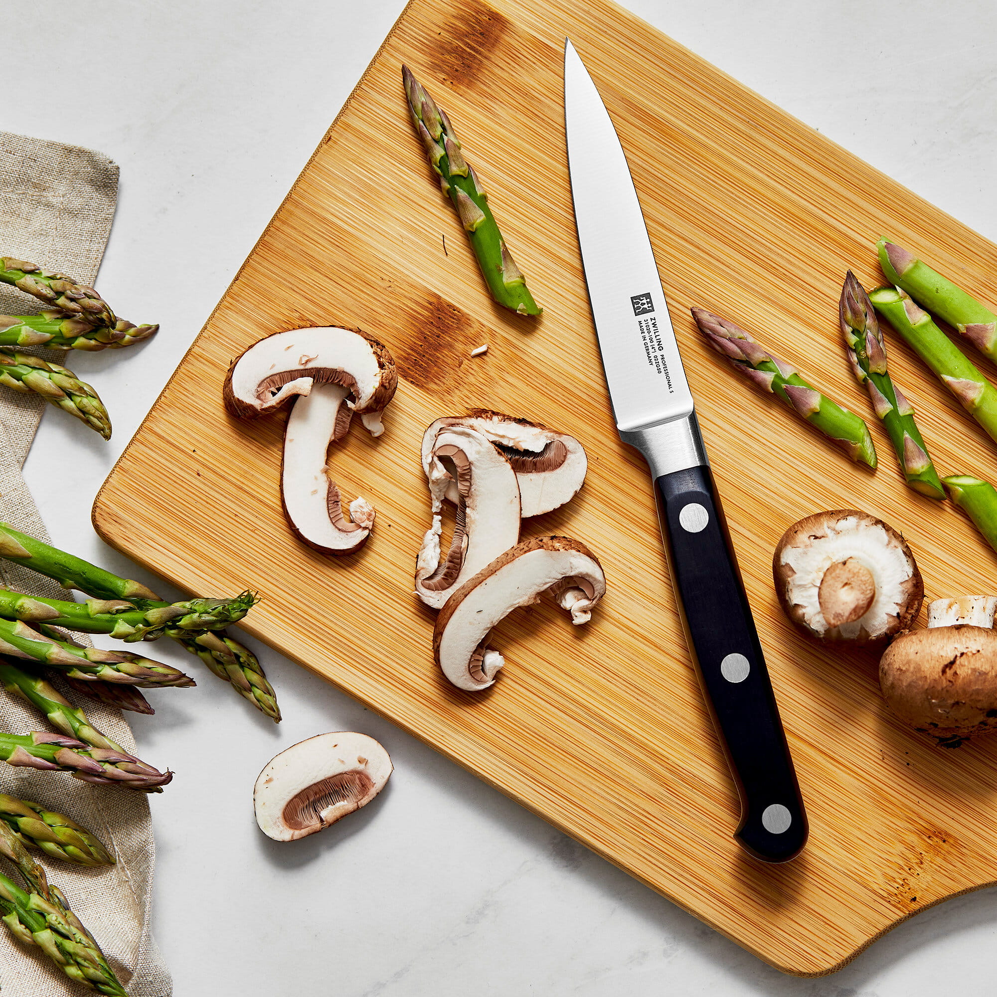 Zwilling Professional S Spick- und Garniermesser Lifestylefoto