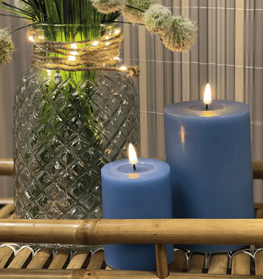 Deluxe Homeart Real Flame Stumpenkerze Ø 5 x 15 cm Eisblau