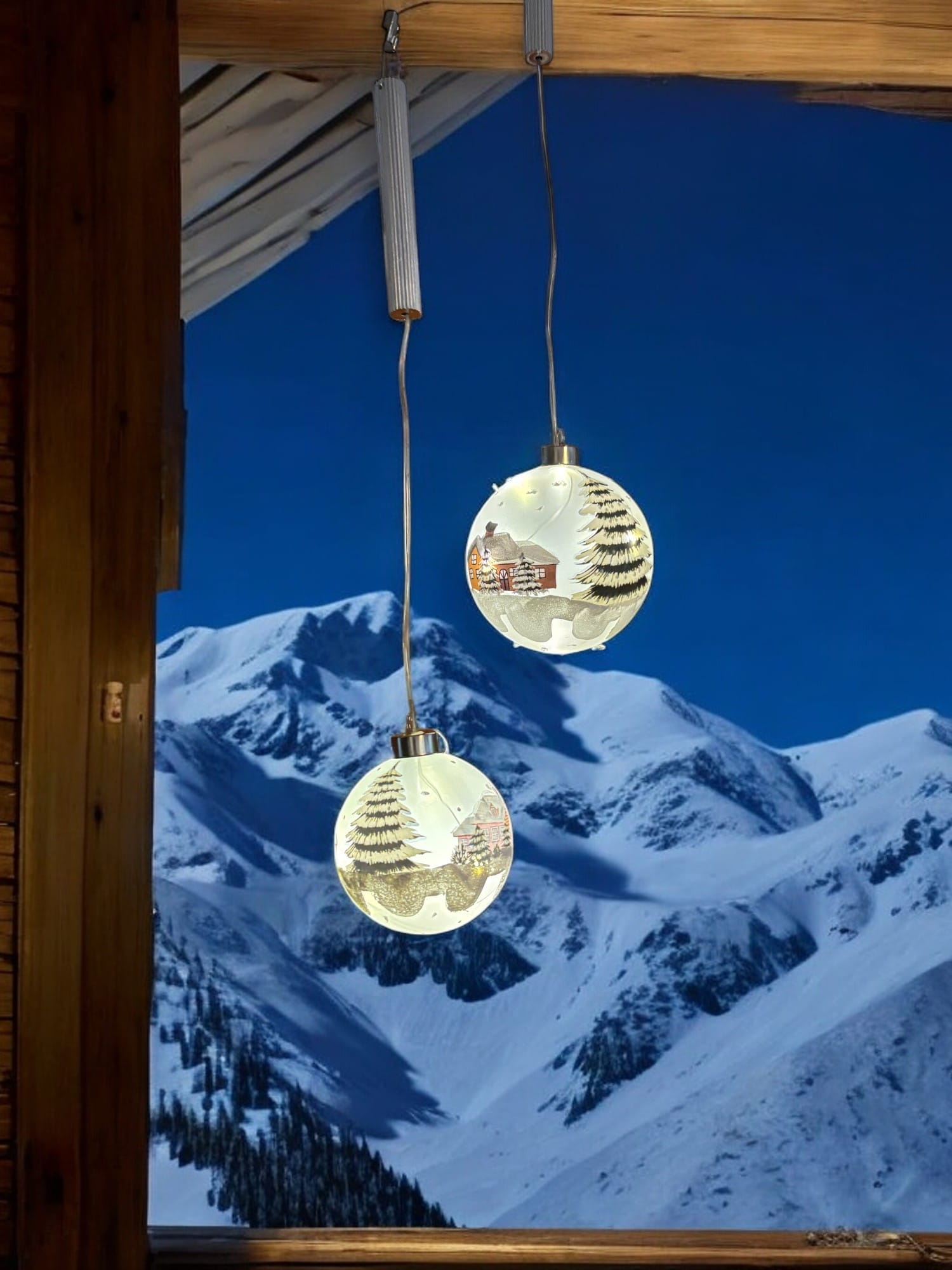 formano LED Hänger Weihnachtskugel Ø 10 cm, mattes Glas, handbemalt mit LED-Licht & Timer, Winterdekor