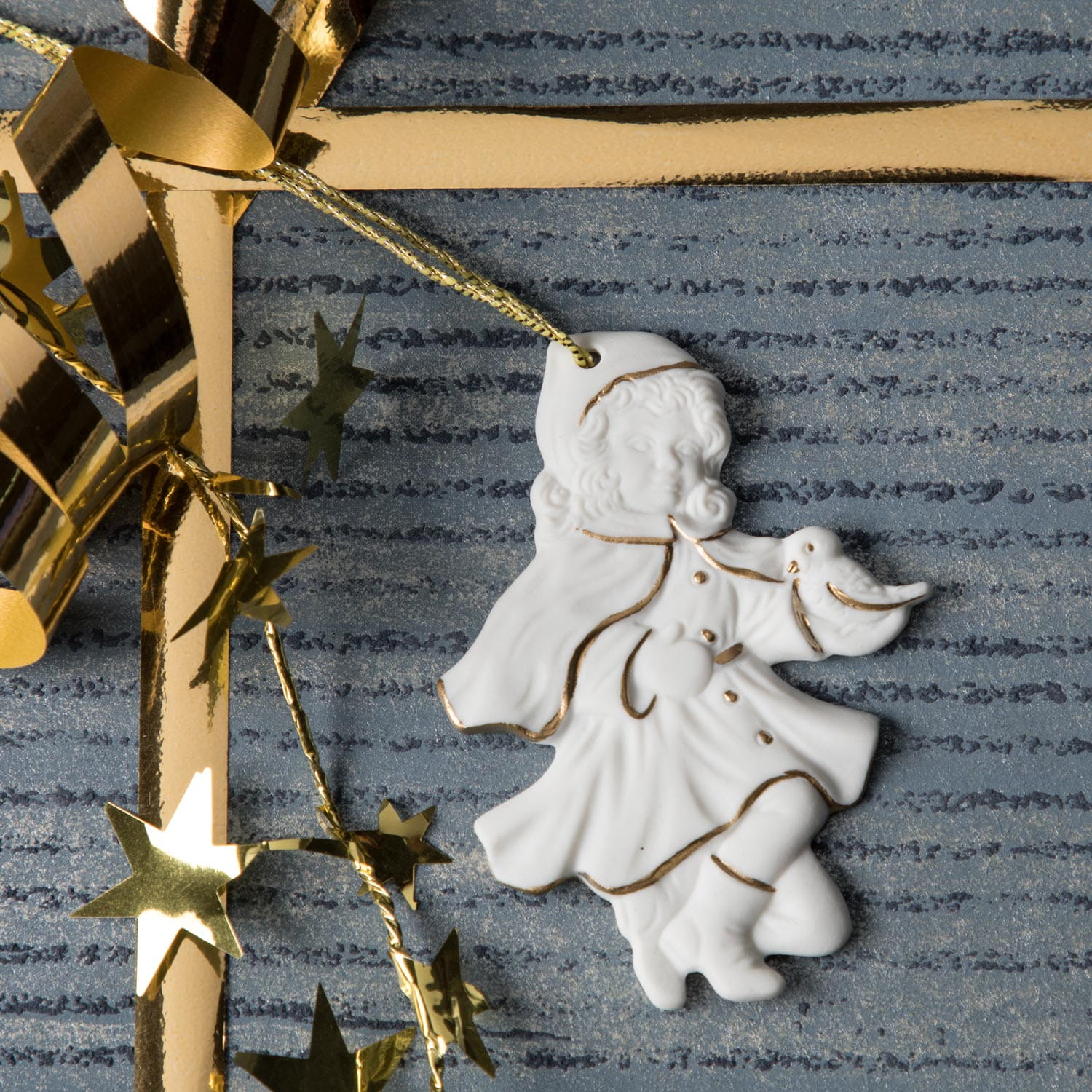 Seltmann Porzellan Weihnachtsanhänger "Mädchen & Vogel", 7 cm, Weiß/Gold