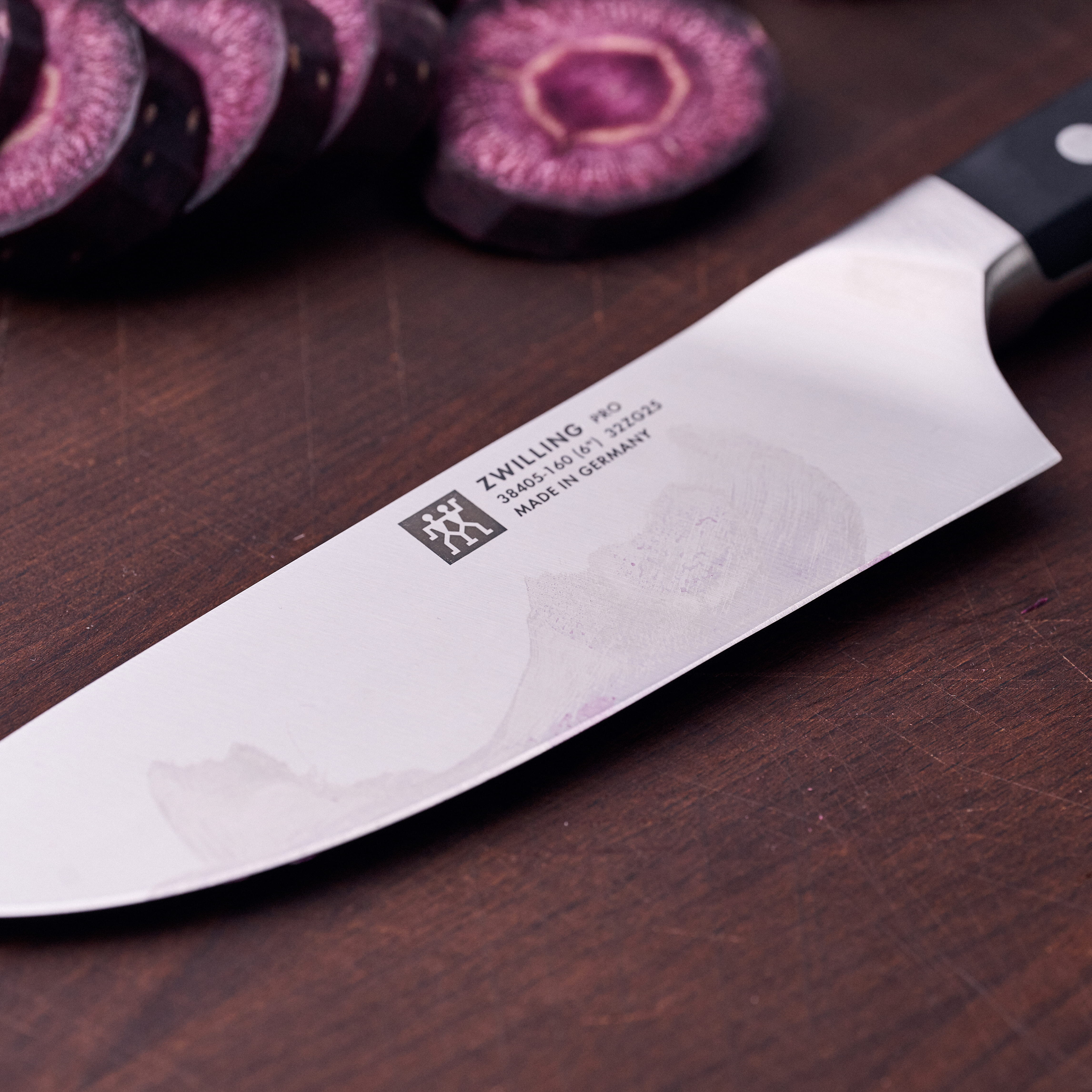 Zwilling Pro Kochmesser breite Klinge Lifestylefoto