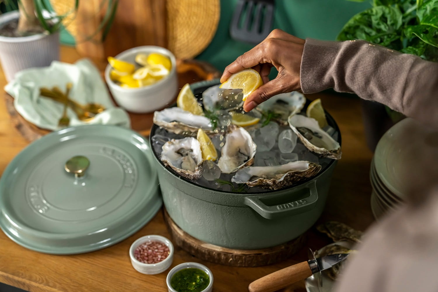 Staub Cocotte Bräter Gusseisen rund 28 cm Eukalyptus