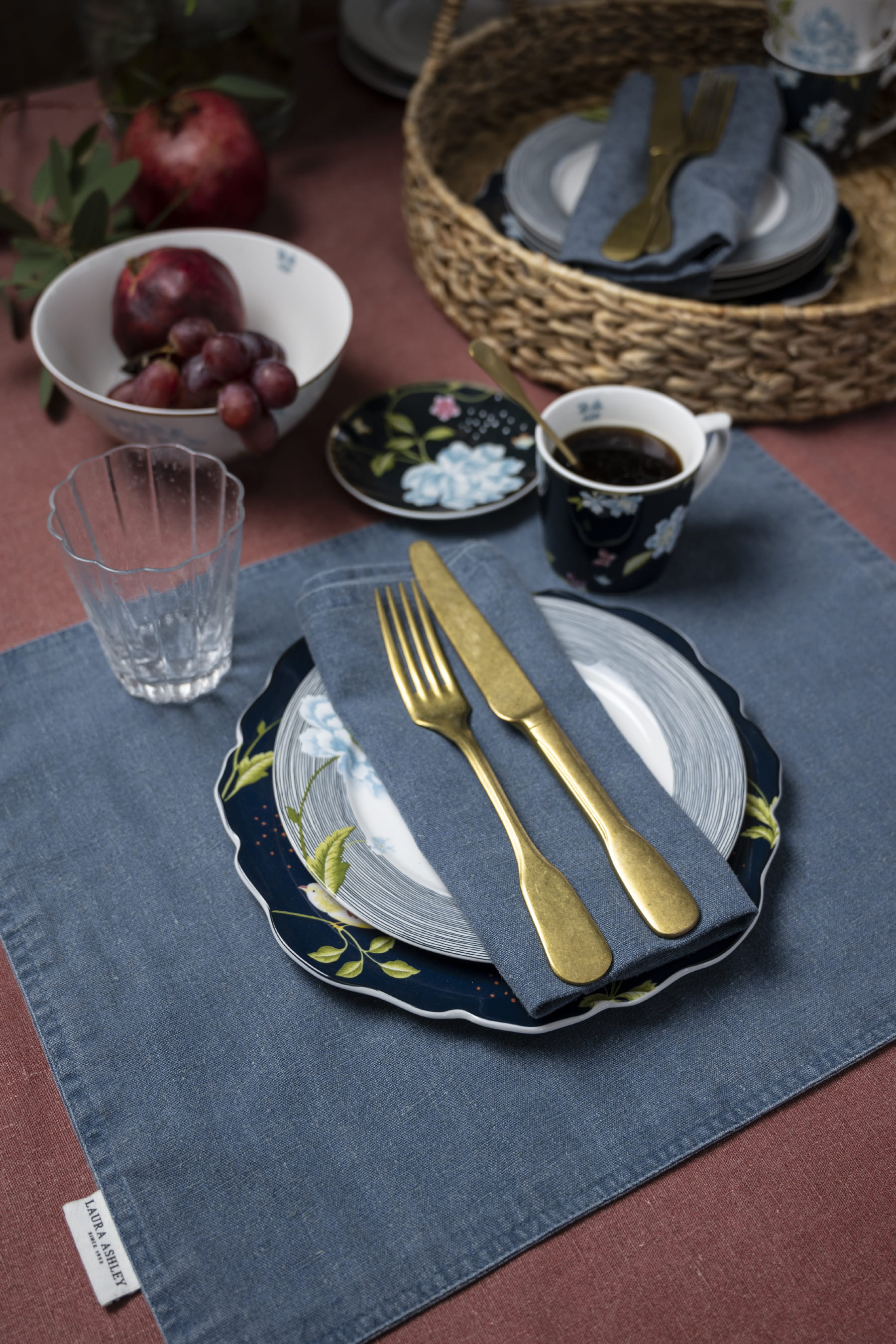 Laura Ashley Kitchen Linen Tischset Wild Clematis blau doppelseitig, 48 x 35 cm