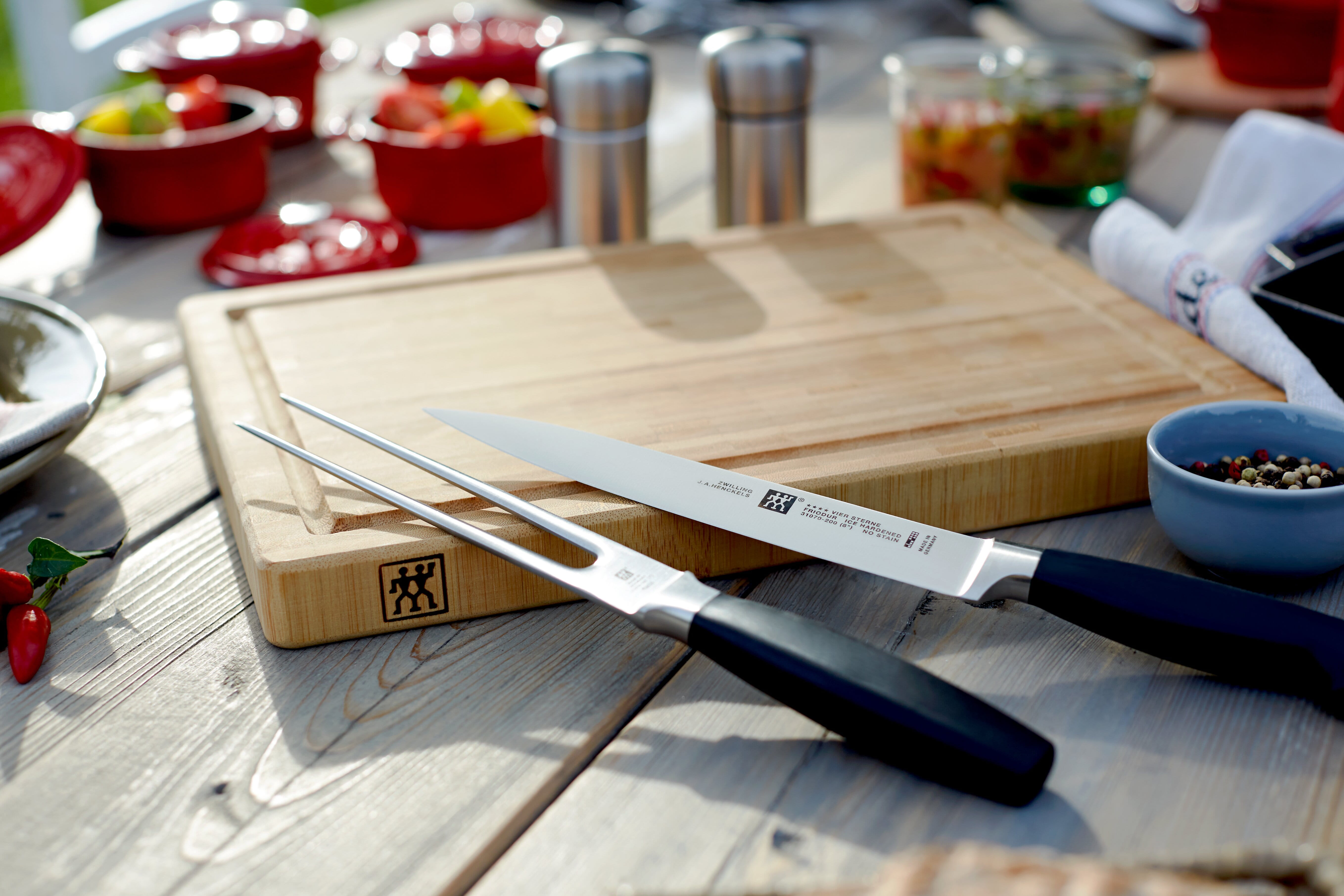 Zwilling Vier Sterne Fleischgabel Lifestylefoto