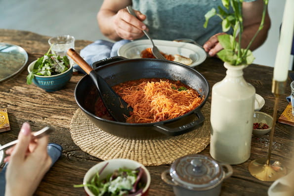 Staub Spezialitäten Wok mit Glasdeckel, 30 cm, Schwarz