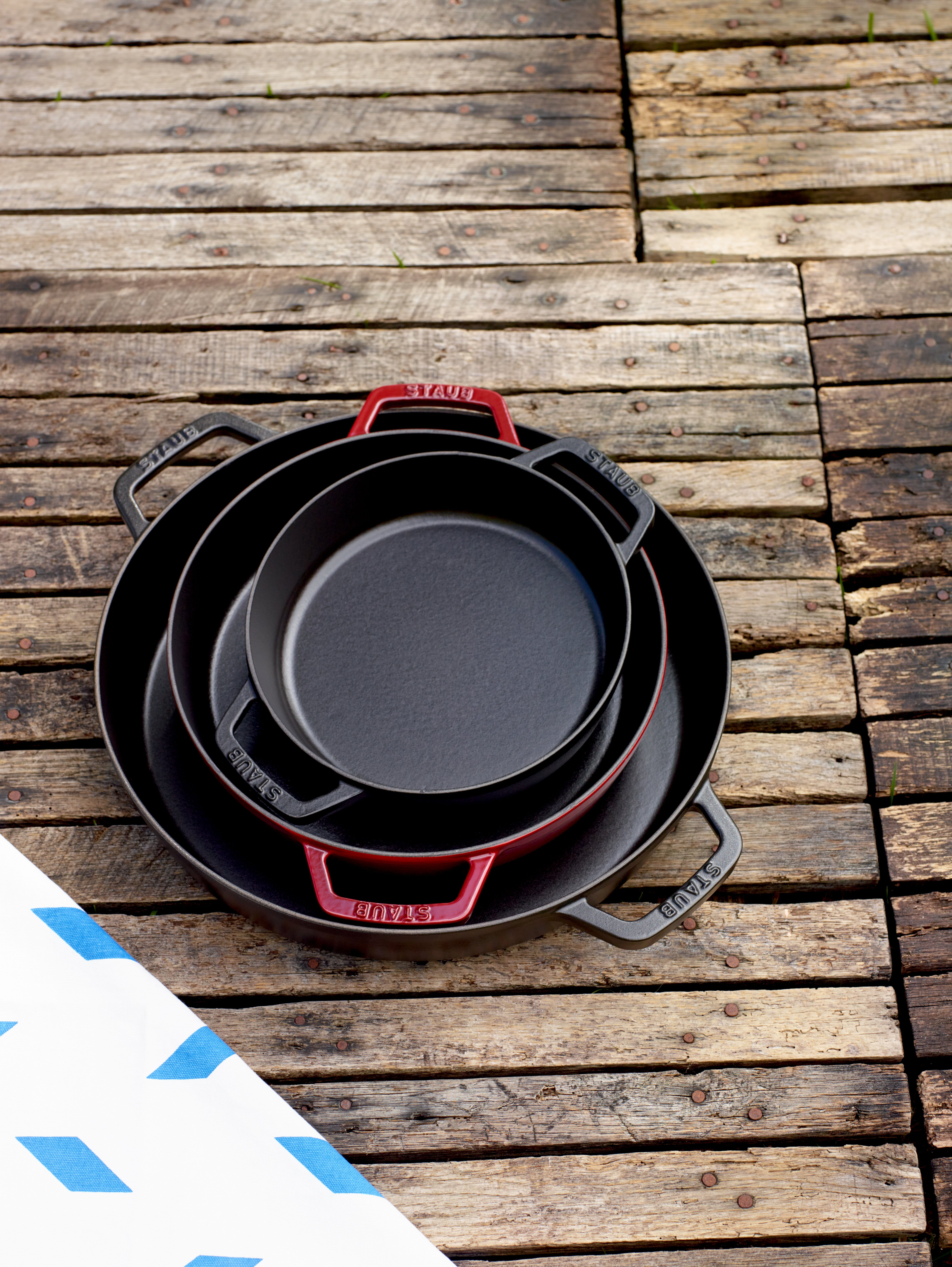 Staub France Bratpfanne Gusseisen mit zwei Griffen rund 34cm, Schwarz
