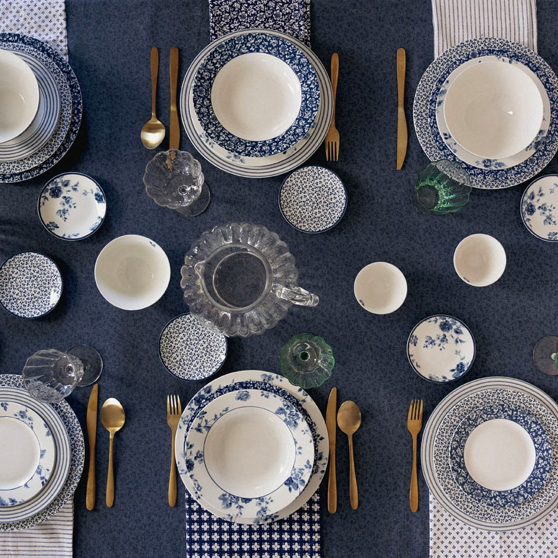 Laura Ashley Kitchen Linen Tischdecke Wild Clematis blau, 140 x 240 cm