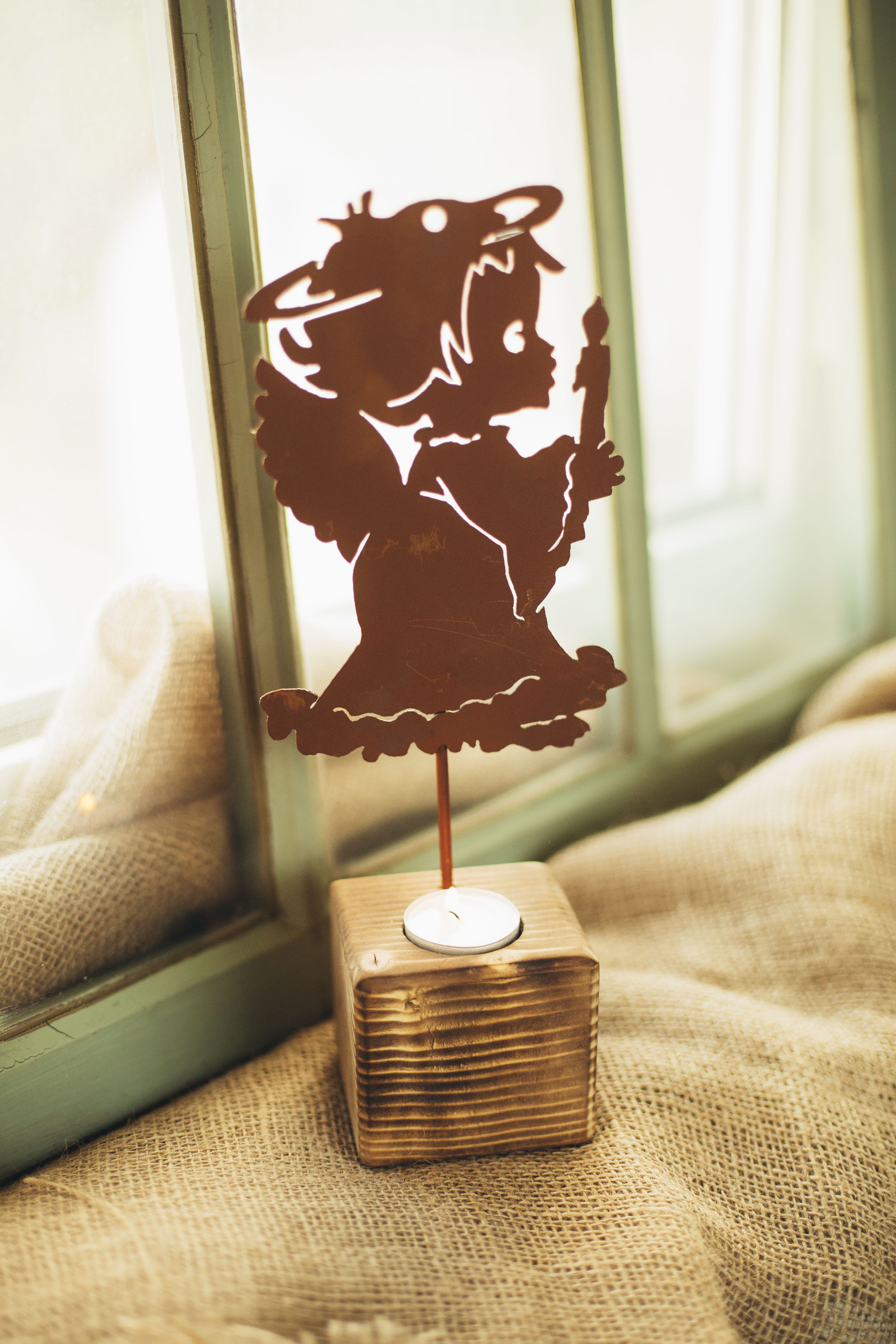 Ferrum Art Design Rost Teelichthalter-Holz "Engel betend"