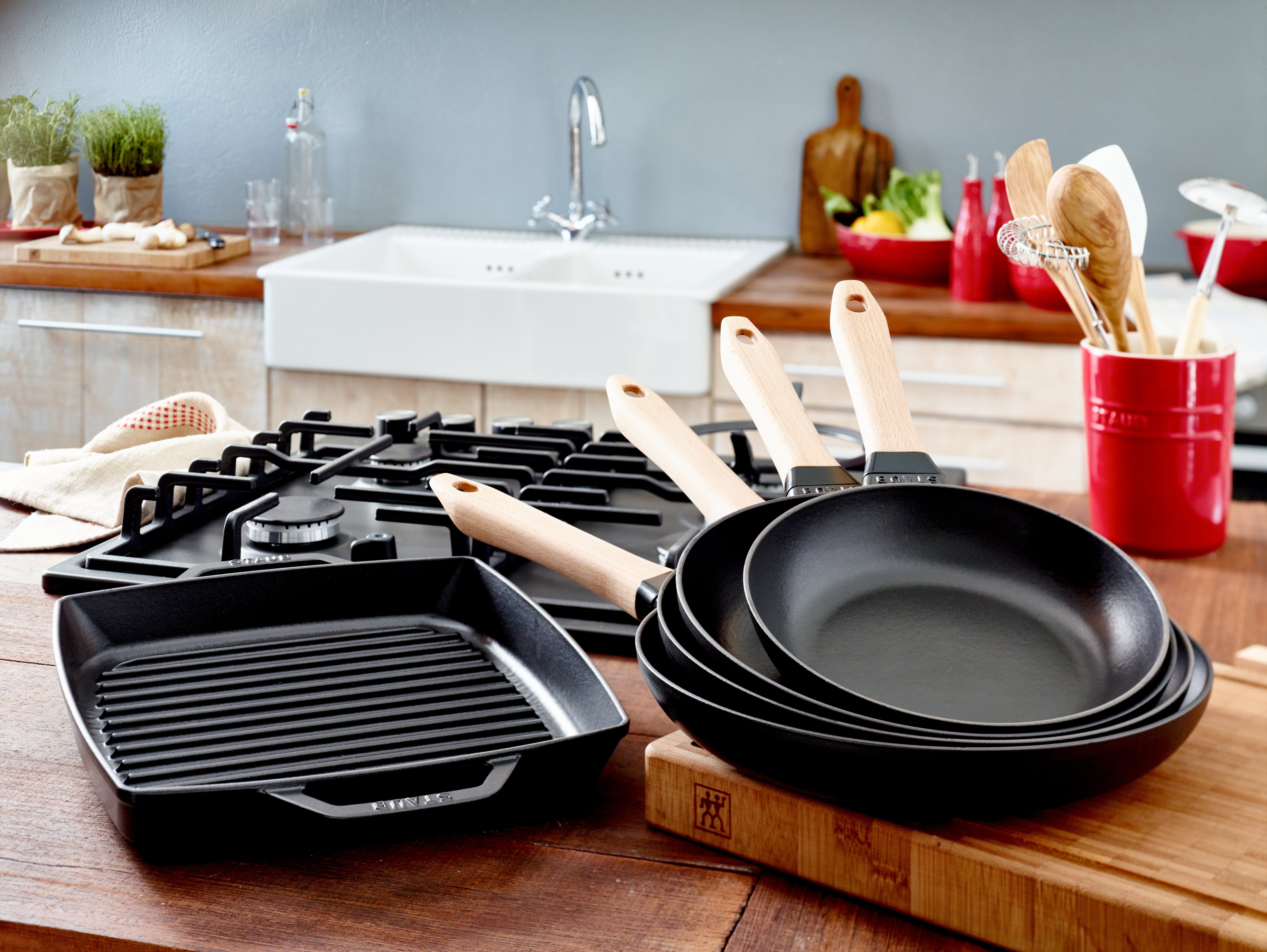 Staub Pans Bratpfanne mit Holzgriff 20cm schwarz
