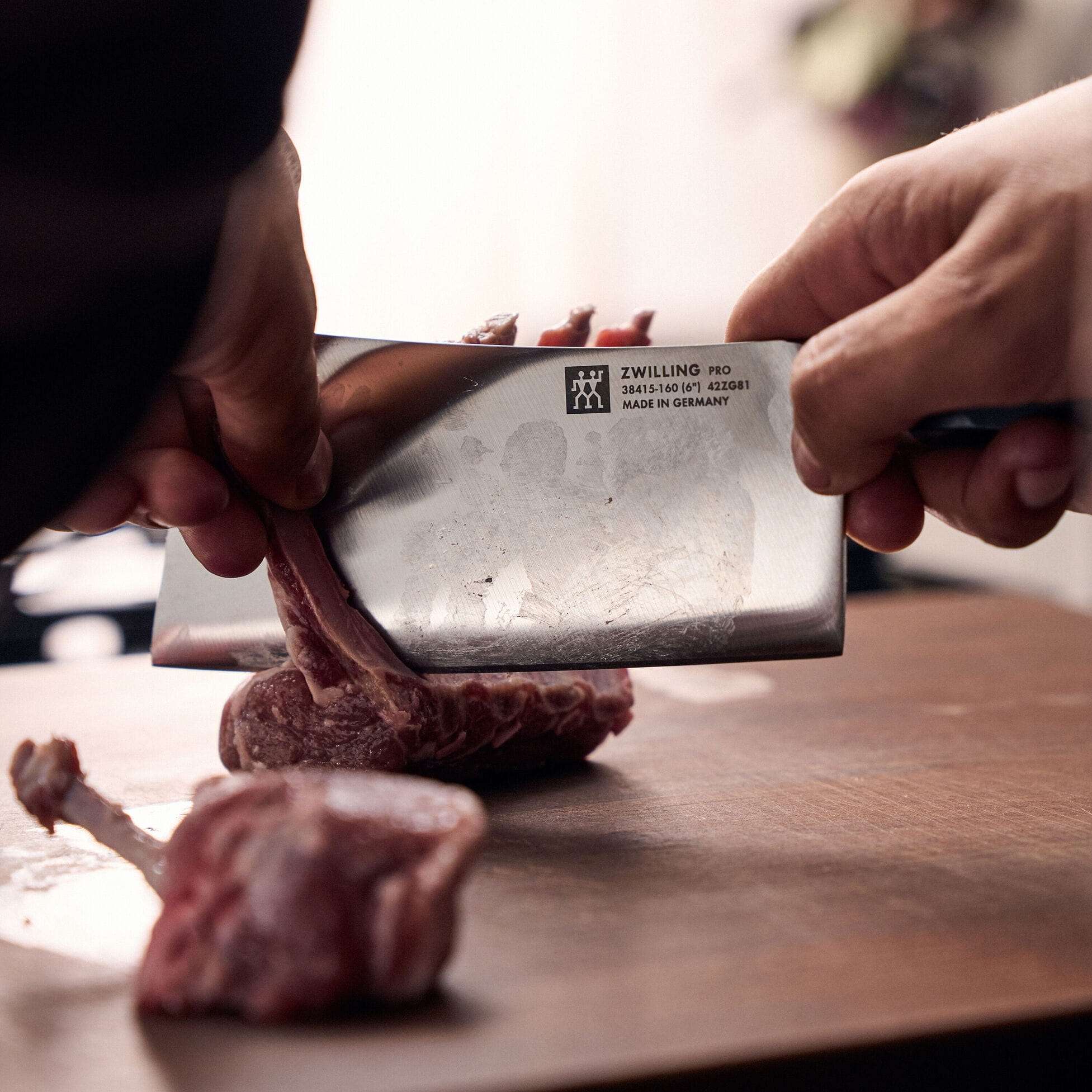 Zwilling Pro Hackmesser Lifestylefoto