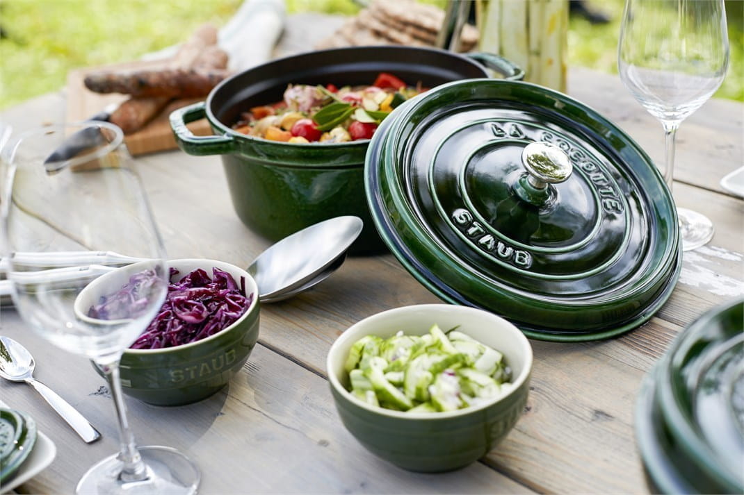 Staub Cocotte Bräter Gusseisen rund 22cm Basilikum