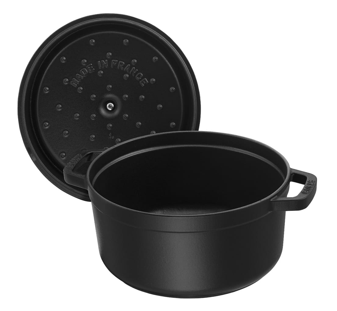 Staub Cocotte Bräter Gusseisen rund 26cm schwarz mit Dämpfeinsatz offen