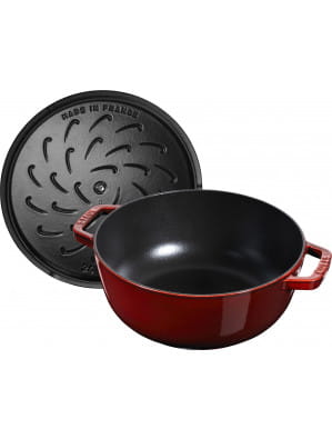 Staub Cocotte Bräter La Marmite Gusseisen Lilie 24 cm Grenadine