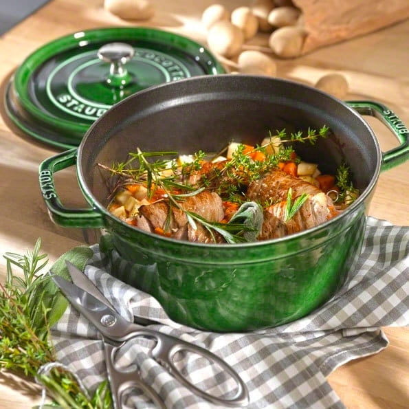 Staub Cocotte Bräter Gusseisen rund 26cm Basilikum