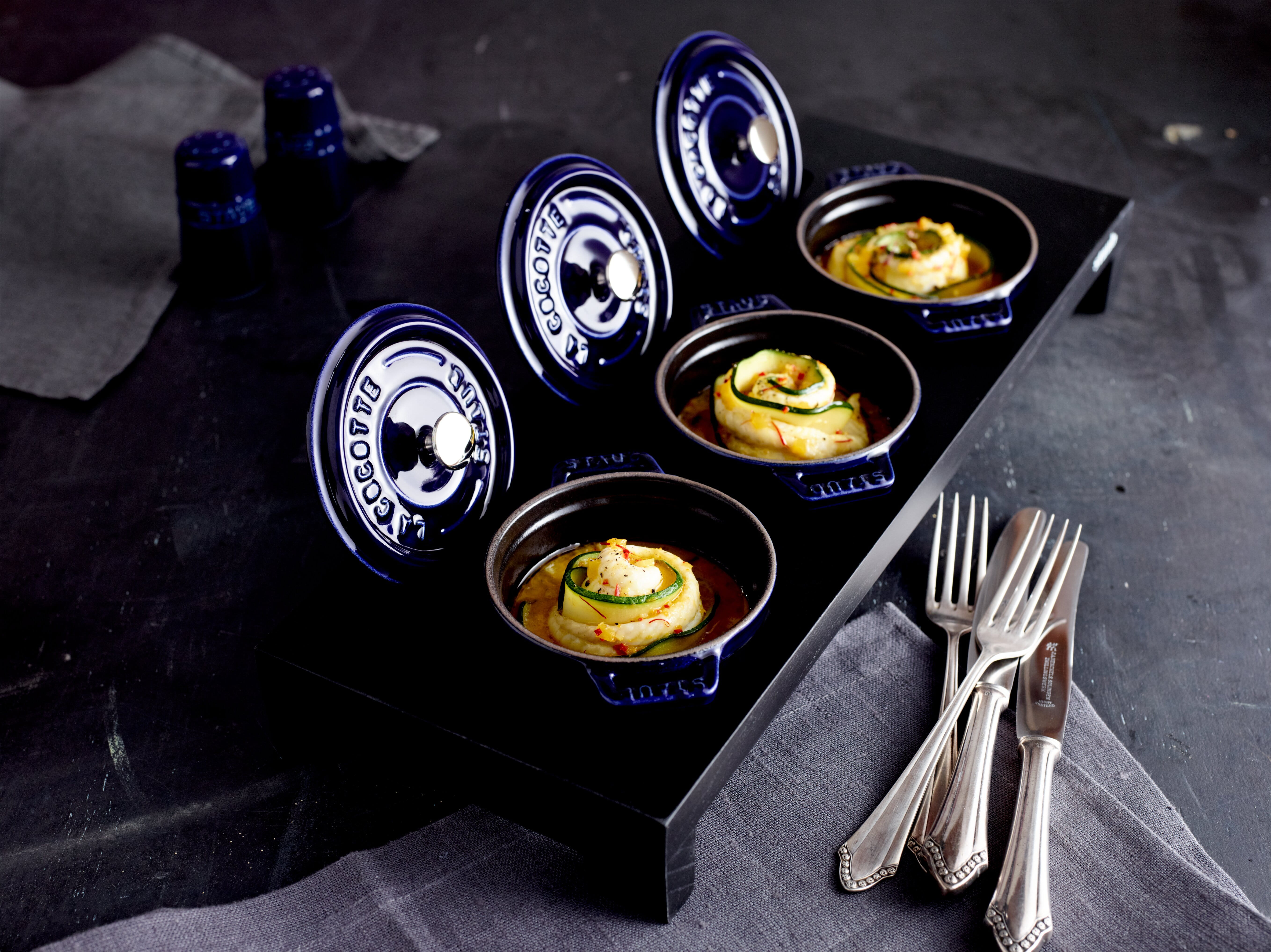 Staub Zubehör Servierbrett für 3 runde Mini Cocottes 46x16x5cm schwarz