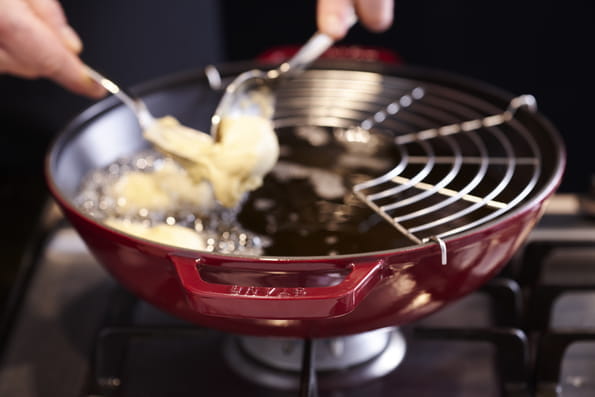 Staub Spezialitäten Wok mit Glasdeckel, 30 cm, Grenadine