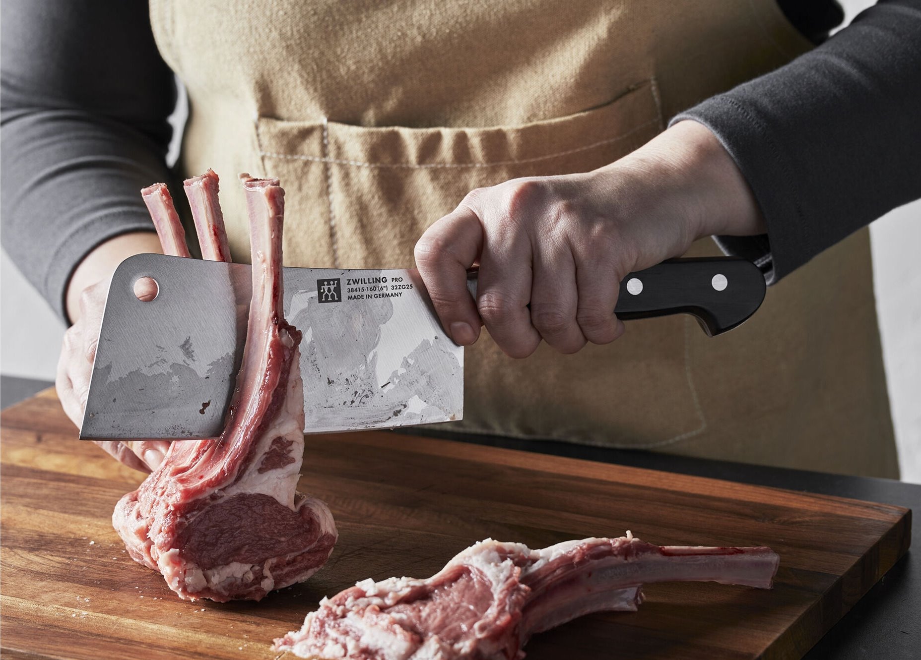 Zwilling Pro Hackmesser Lifestylefoto