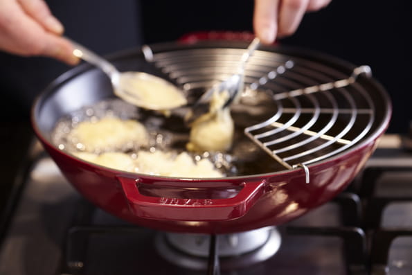 Staub Spezialitäten Wok mit Glasdeckel, 30 cm, Grenadine