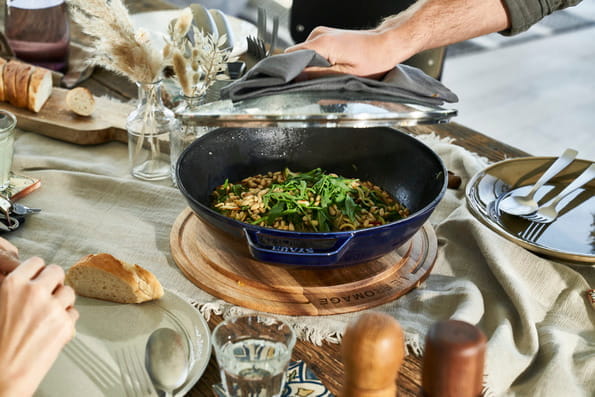 Staub Spezialitäten Wok mit Glasdeckel, 30 cm, Blau