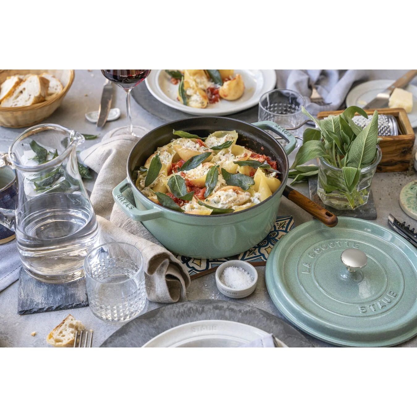 Staub Cocotte Bräter Gusseisen rund 28 cm Salbei