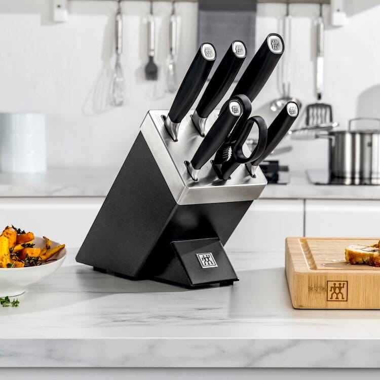 Zwilling All*Star Selbstschärfender Messerblock, 7-teilig, mit KIS Technologie, Anthrazit/Schwarz Lifestylefoto