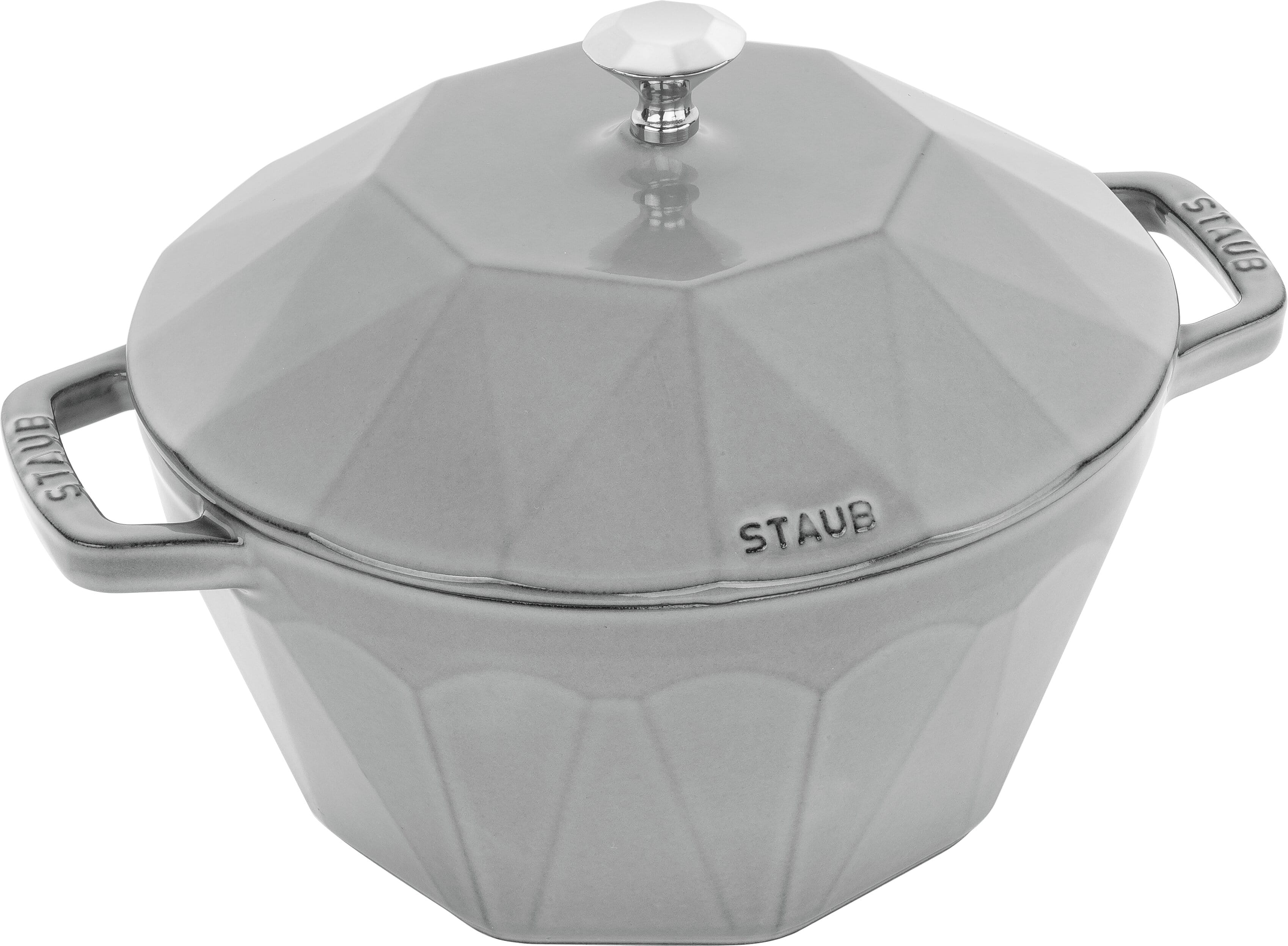 Staub Cocotte Bräter Gusseisen Diamant 22 cm Graphit Lifestylefoto