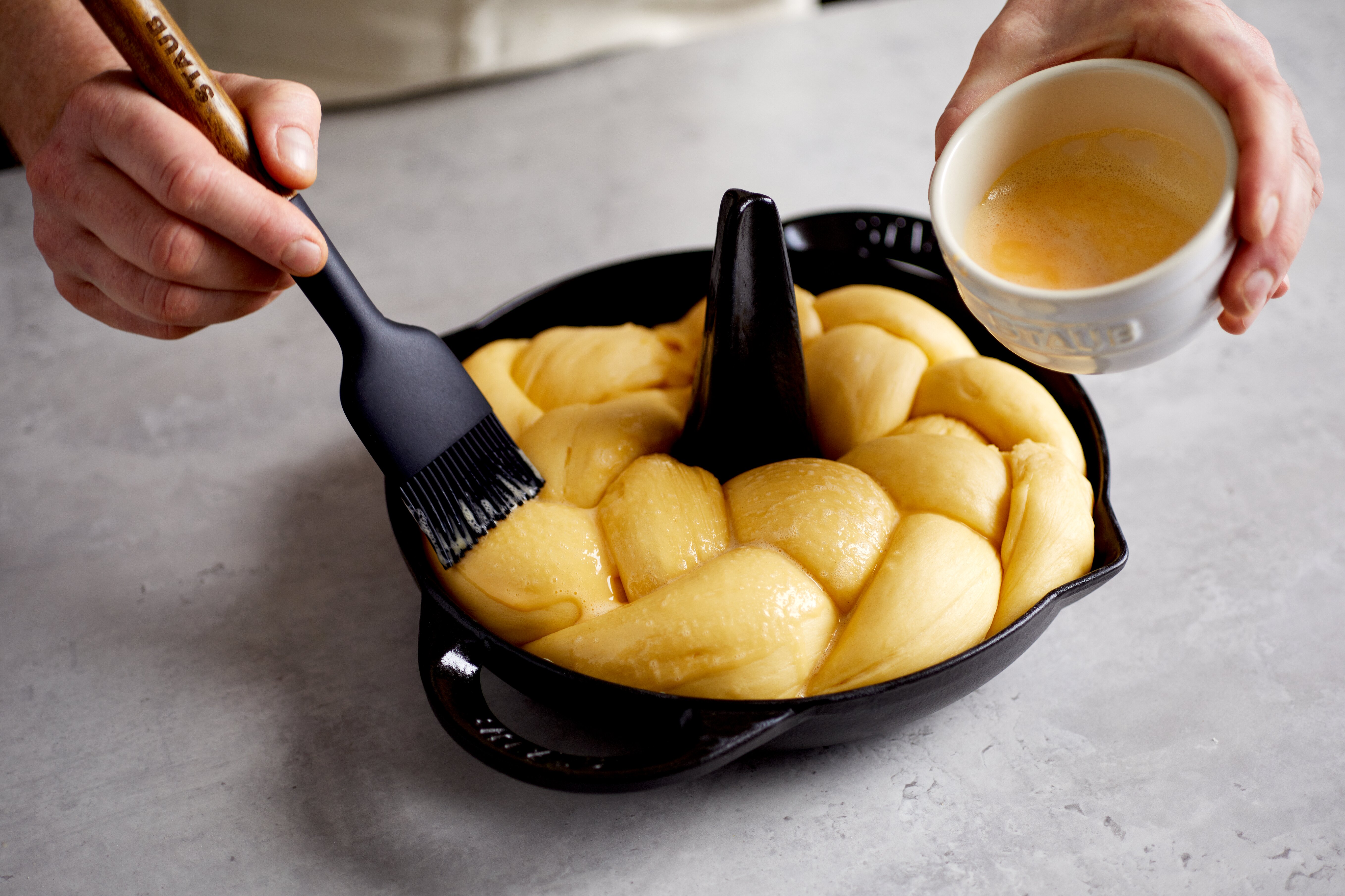 Staub Specialities Hähnchenbräter 24 cm Schwarz