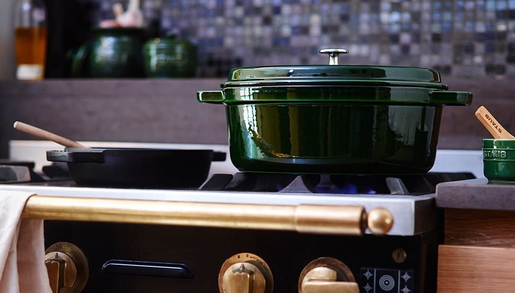 Staub Cocotte Bräter Gusseisen oval 31cm Basilikum