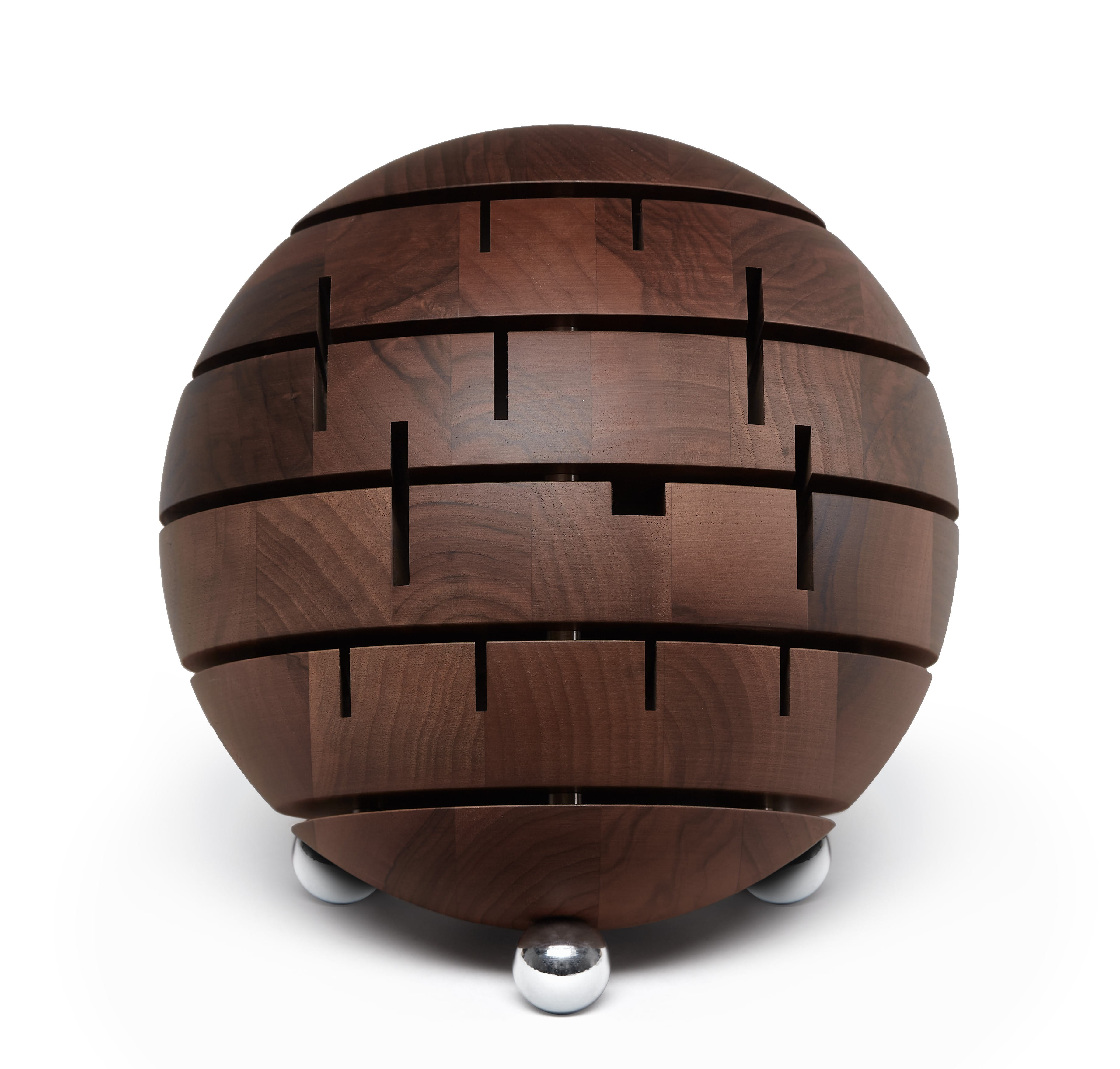 BREKA Kochmesserblock aus lackiertem, europäischem Walnussholz, mit verchromten Füßen