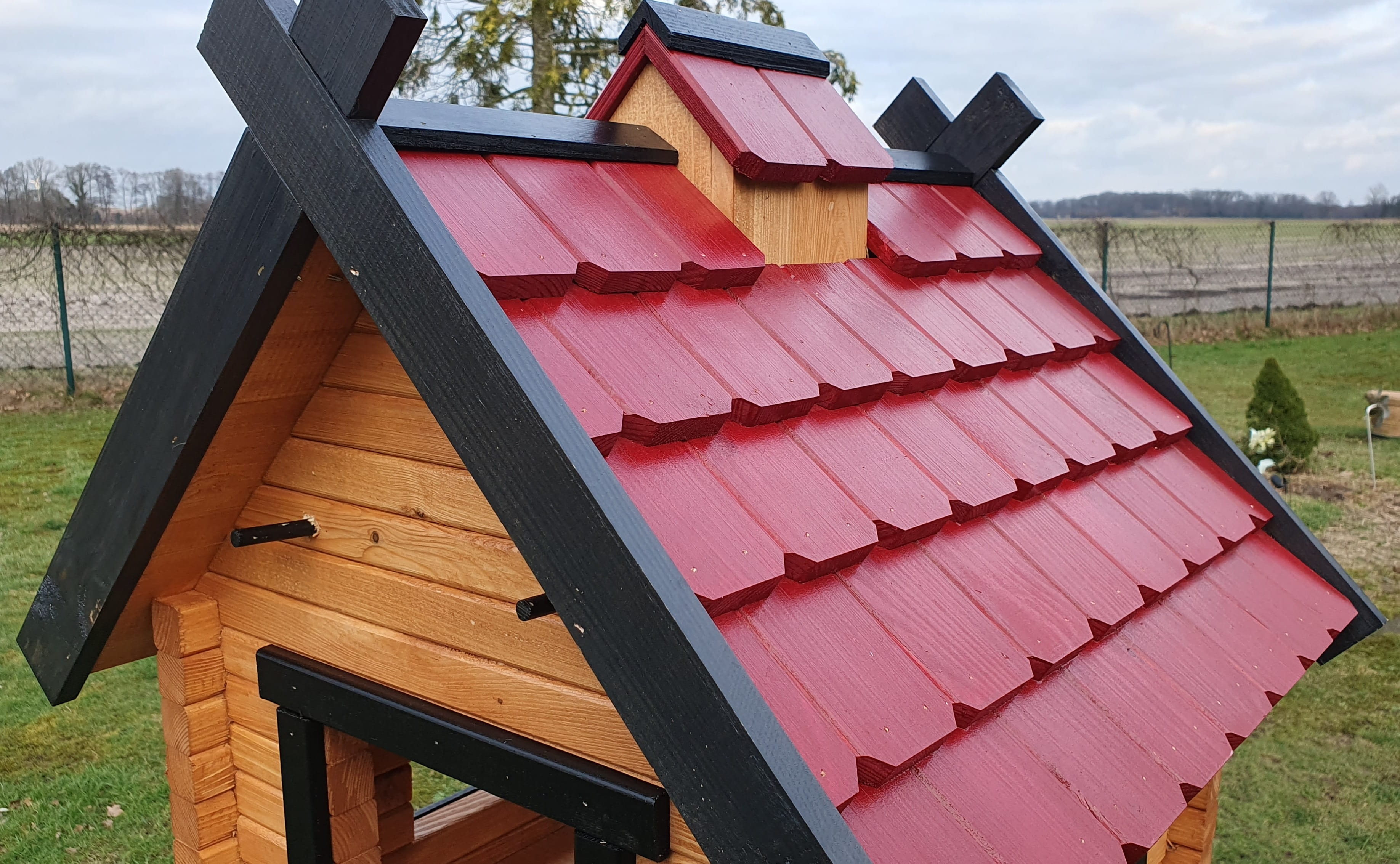 Kleiber Gartenprodukte Star-Haus Vogelfutter-Blockhaus mit Silo und rotem Dach, aus massivem Holz