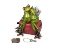 formano Kunstein-Spardose Froschpaar auf Koffer, hellgrün, 15 cm