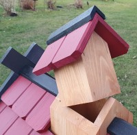 Kleiber Gartenprodukte Star-Haus Vogelfutter-Blockhaus mit Silo und rotem Dach, aus massivem Holz