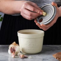 Mason Cash Innovative Küche - 2n1 Knoblauchbehälter aus Steingut